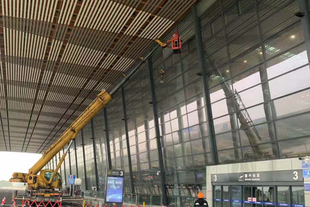 来凤玻璃幕墙维护和保养